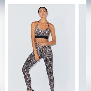 Noli Yoga Studio bra- Ultra Reflective Silver